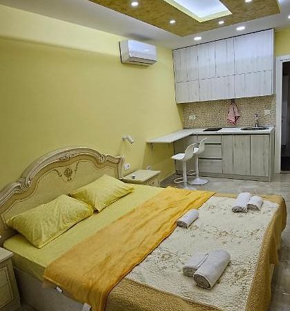 Ekonomic Apartmani Golubovci Kültér fotó