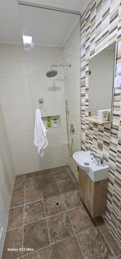 Ekonomic Apartmani Golubovci Kültér fotó